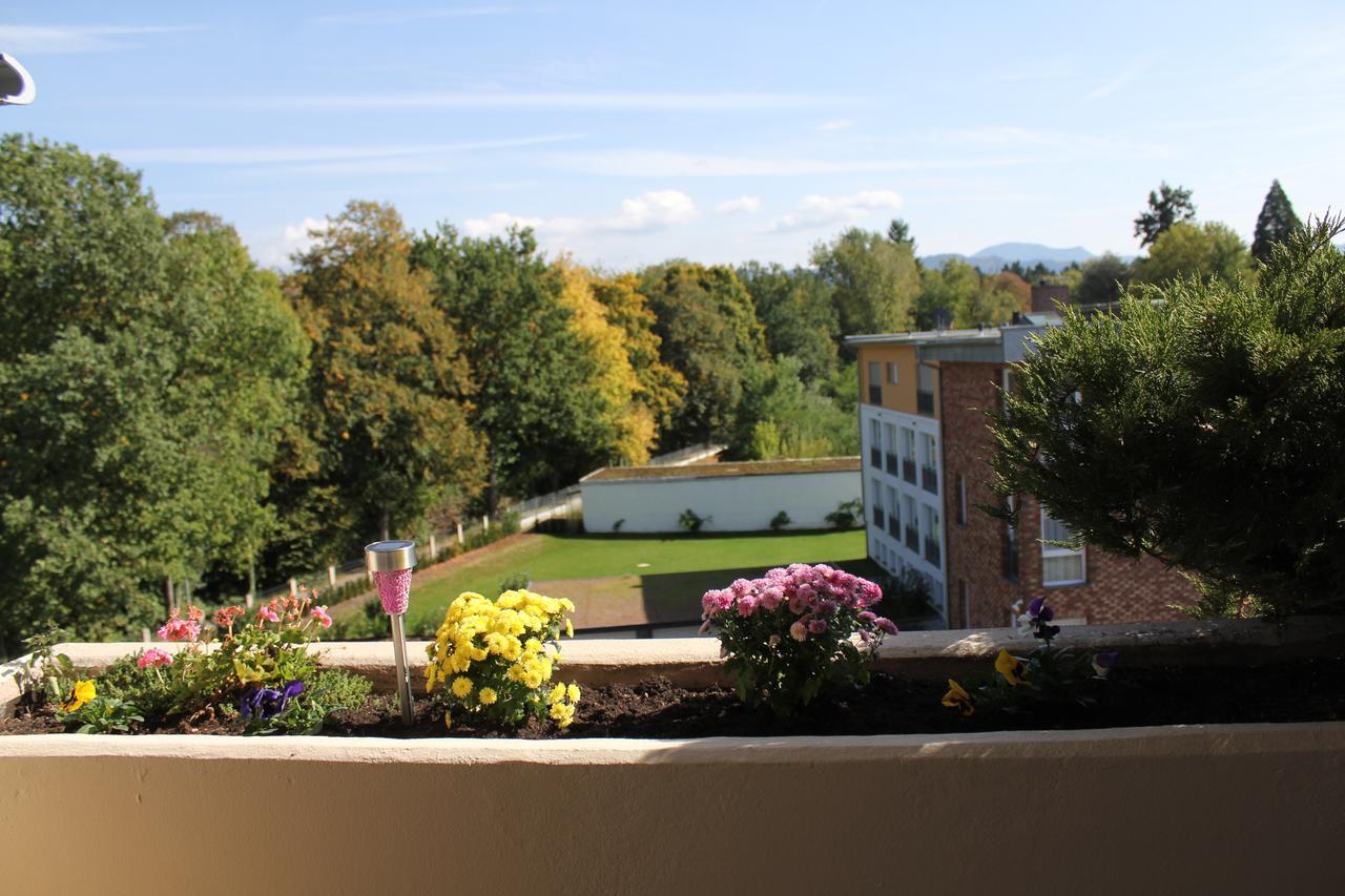 Mariaprimavera Apartment Am Kurpark Mit Schwarzwaldblick * * * * バート・クロツィンゲン エクステリア 写真